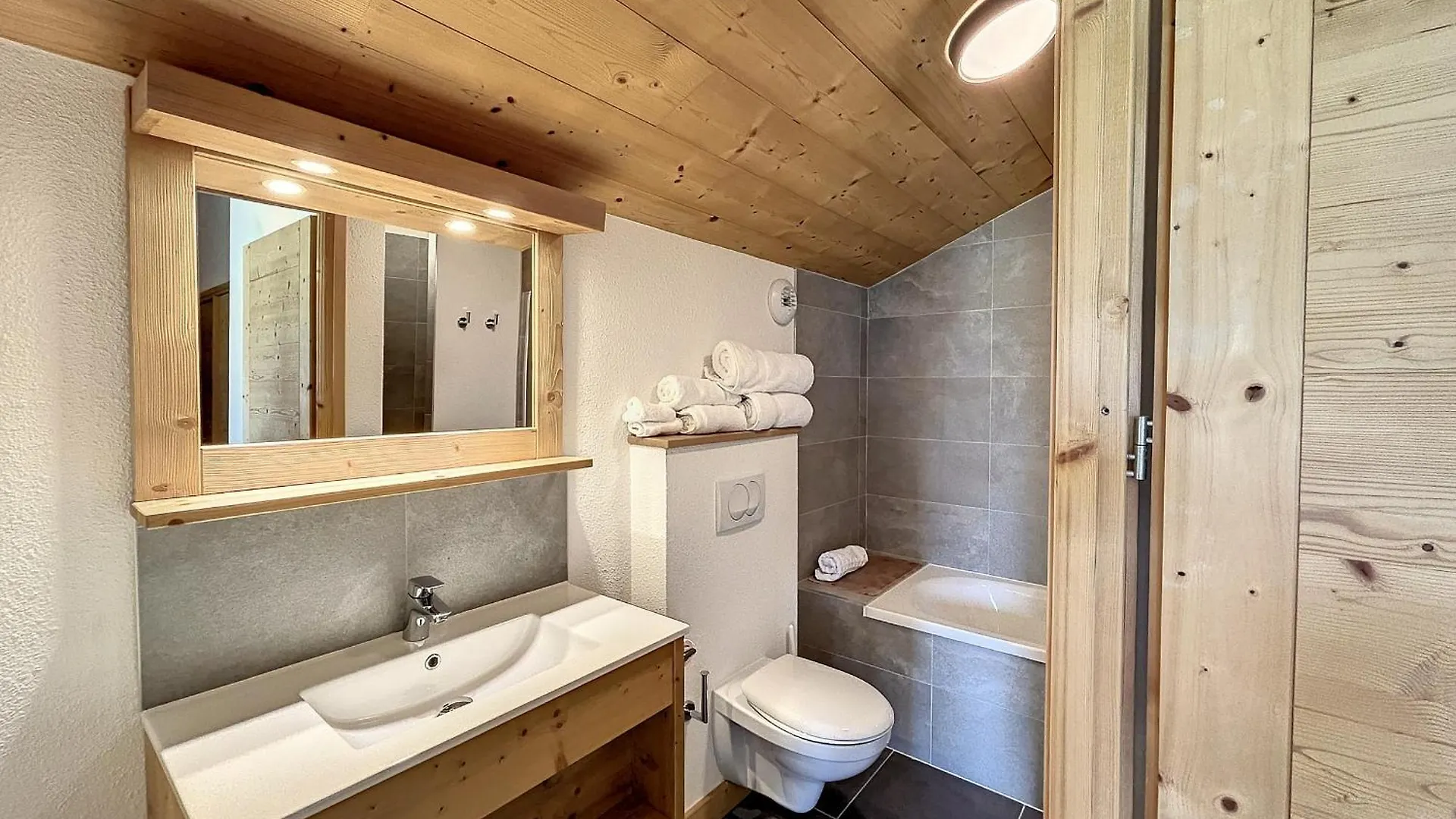 Chalet De Luxe 6 Chambres Avec Piscine Et Bien-Etre A Combloux - Fr-1-560-107 0*,